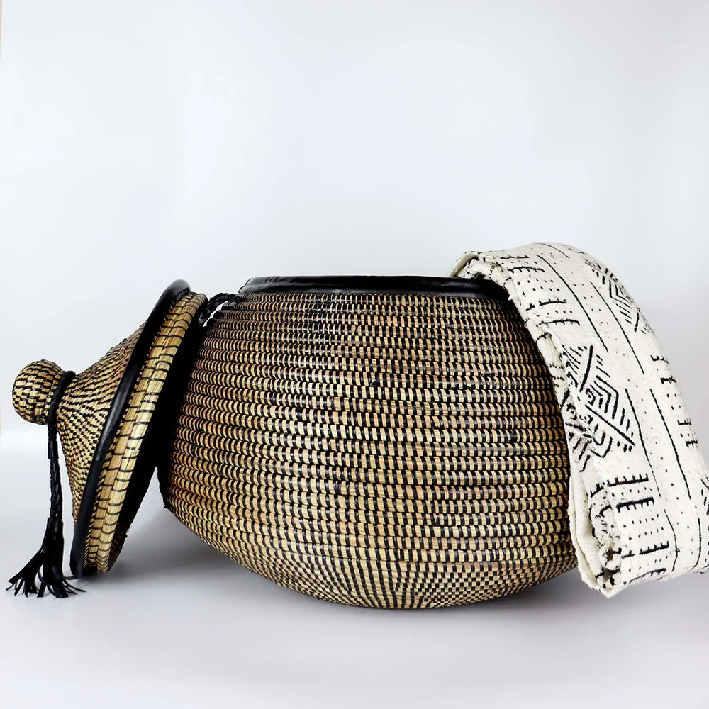 Panier de rangement en forme de poire Ali Baba avec pompon en cuir et poignées.