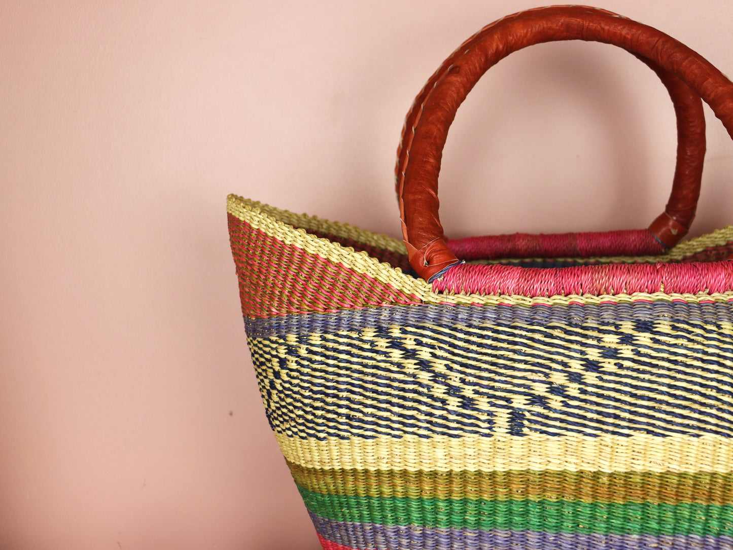 Sac fourre-tout Bolga à tissage ouvert rose, vert, violet et marron naturel