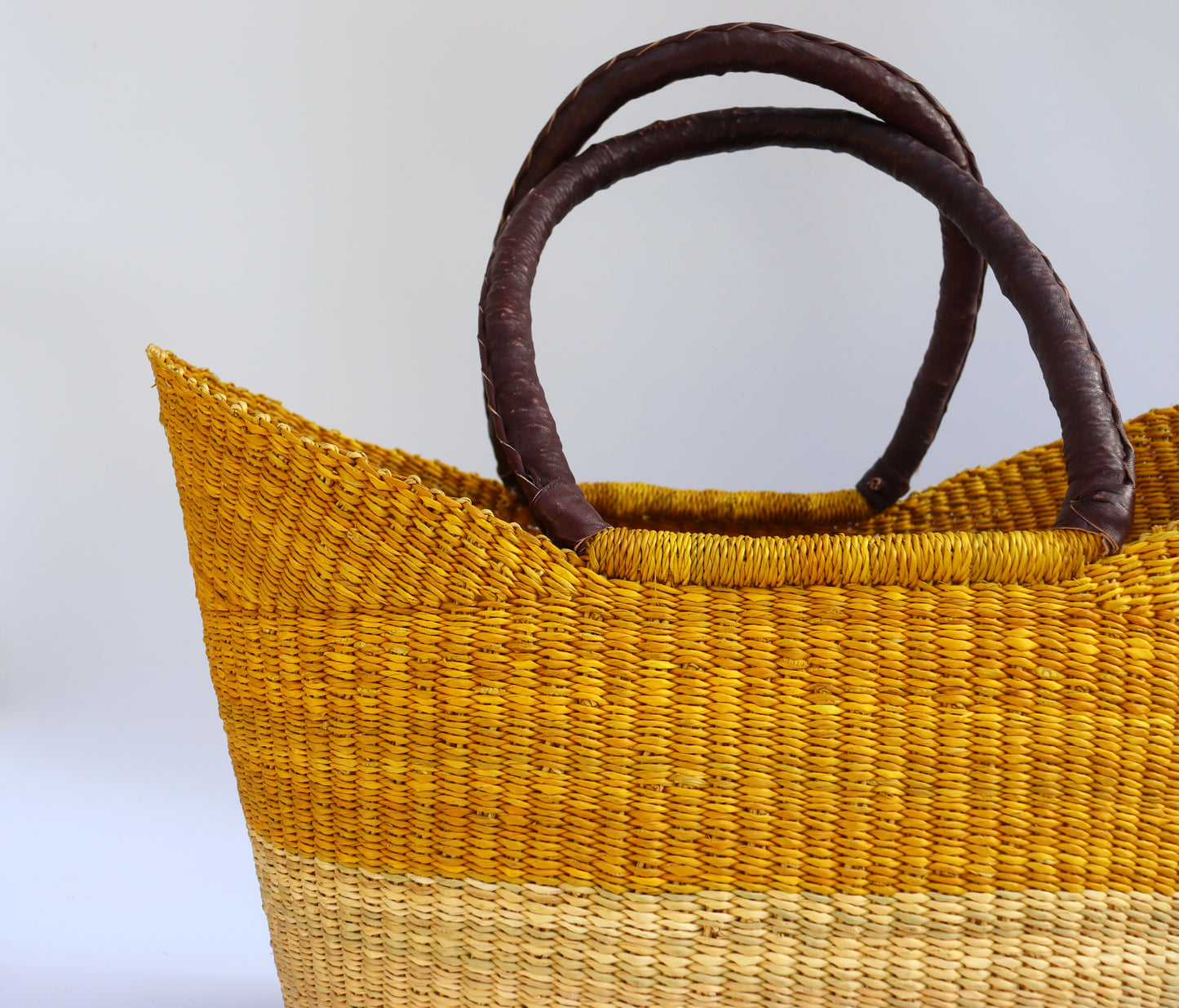 Sac de plage fourre-tout en tissage ouvert aux nuances jaunes
