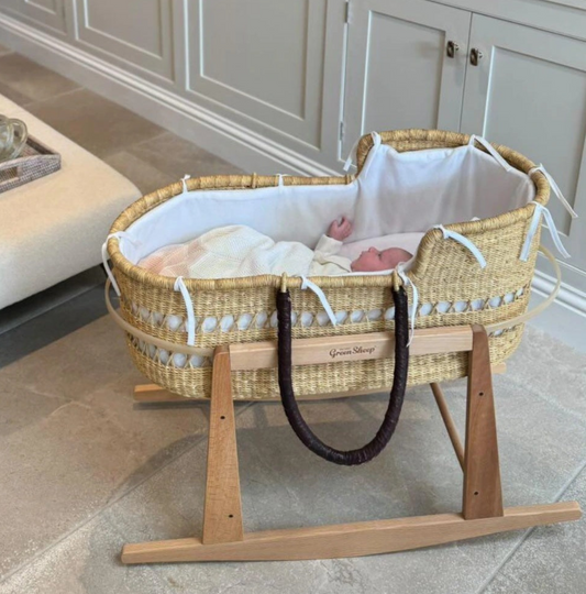 How to Choose a Moses Basket: Materials, Size, Mattress and What to Look For