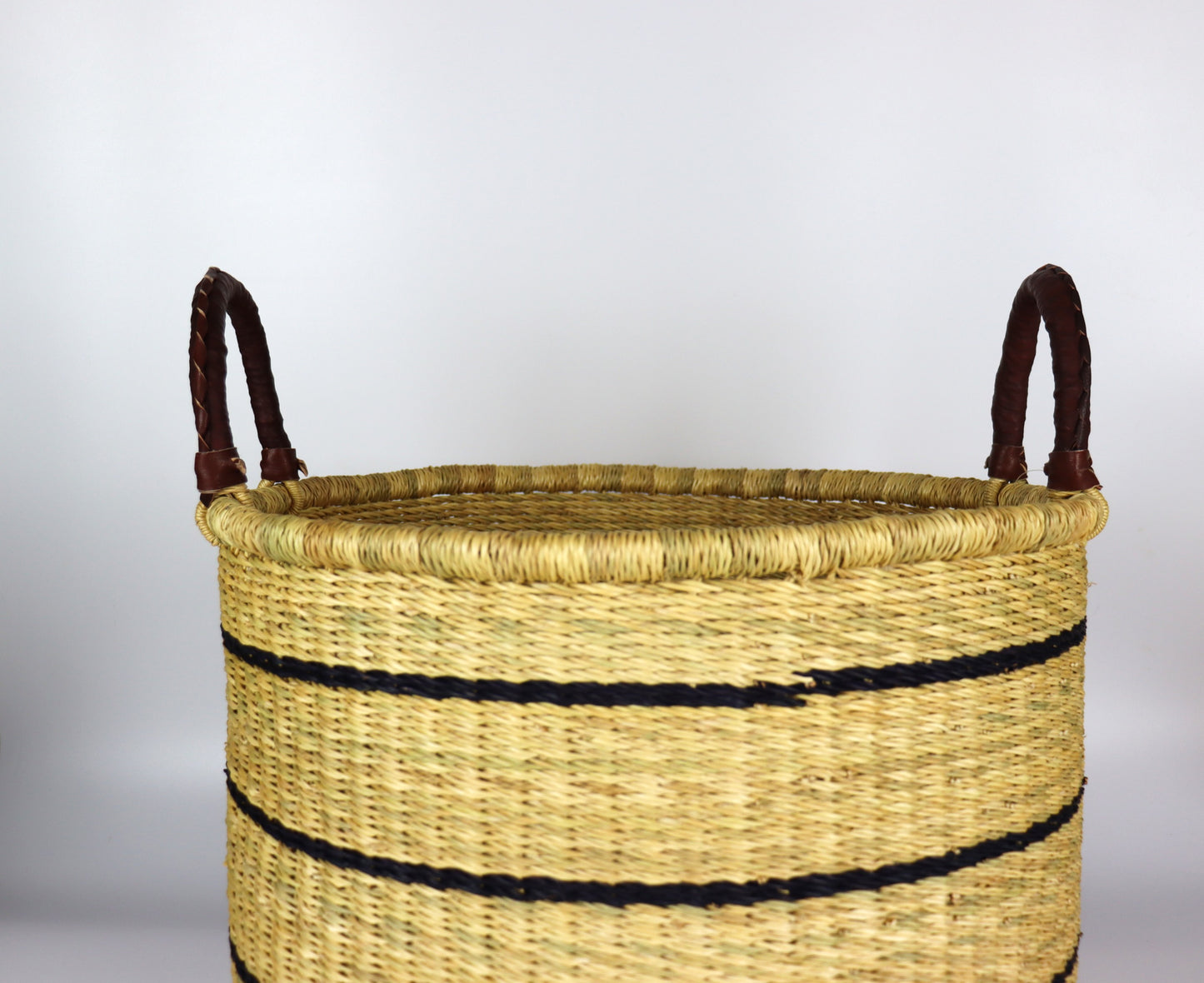 Panier à linge rond à rayures noires et marron naturel