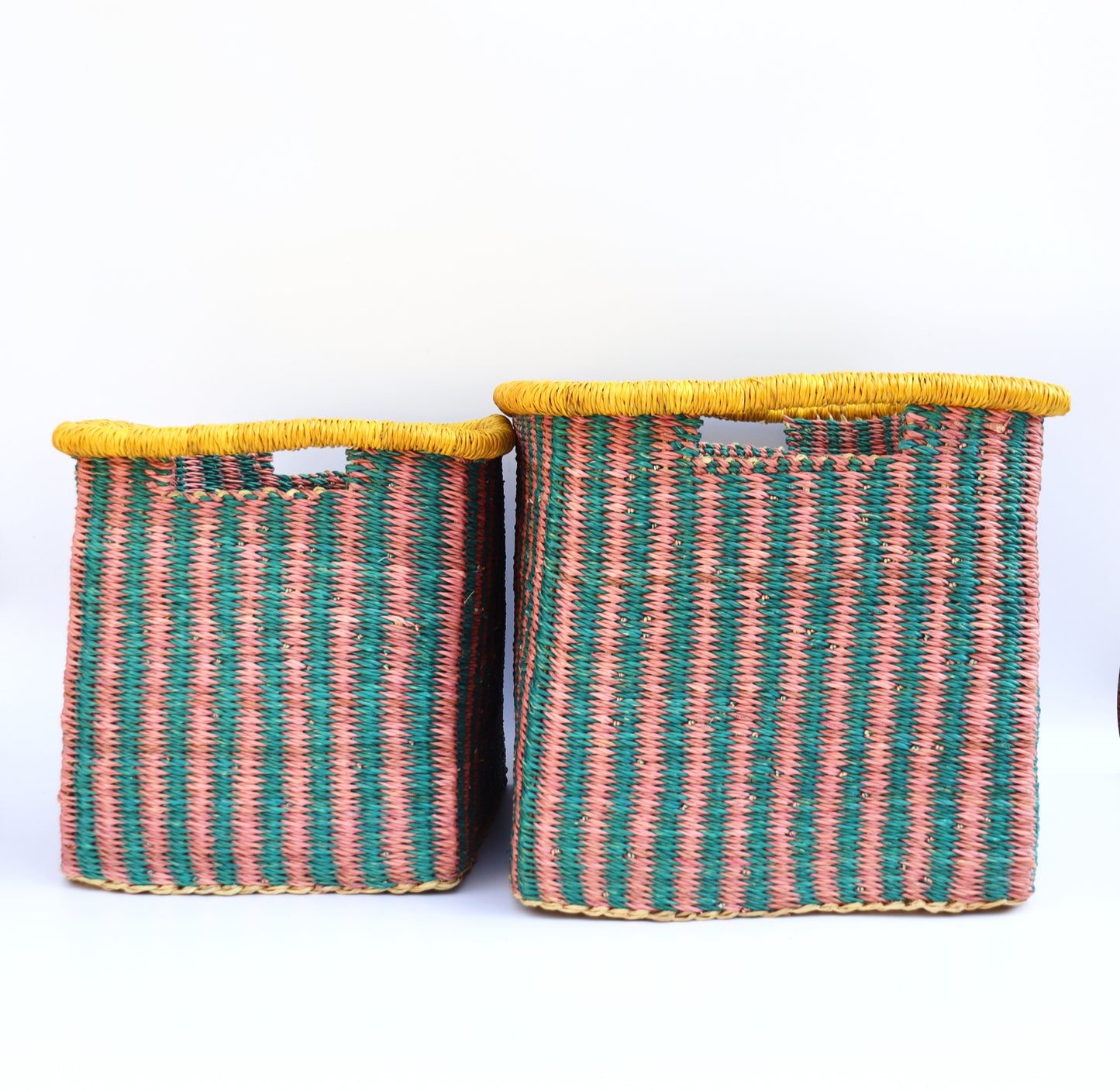 Panier de rangement rectangulaire à rayures roses, jaunes et marron